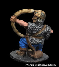 Load image into Gallery viewer, 52-1652:  Northman Raider with Bow
