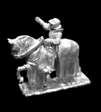 Load image into Gallery viewer, 52-1931 48-0371: Imperial Knight with Burgonet on Caparisoned Horse [Rider &amp; Mount]
