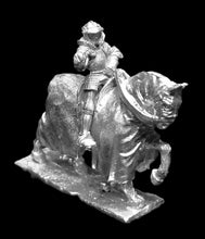 Load image into Gallery viewer, 52-1931 48-0371: Imperial Knight with Burgonet on Caparisoned Horse [Rider &amp; Mount]
