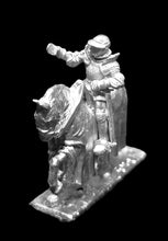 Load image into Gallery viewer, 52-1931 48-0371: Imperial Knight with Burgonet on Caparisoned Horse [Rider &amp; Mount]
