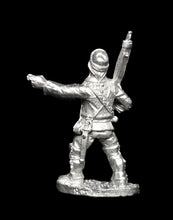 Load image into Gallery viewer, 52-7292:  Settler Leader with Musket (Major Robert Rogers)
