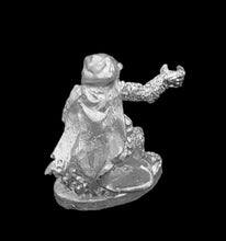 Load image into Gallery viewer, 53-0222:  Ratling Warrior, Cloaked (Separate Heads)
