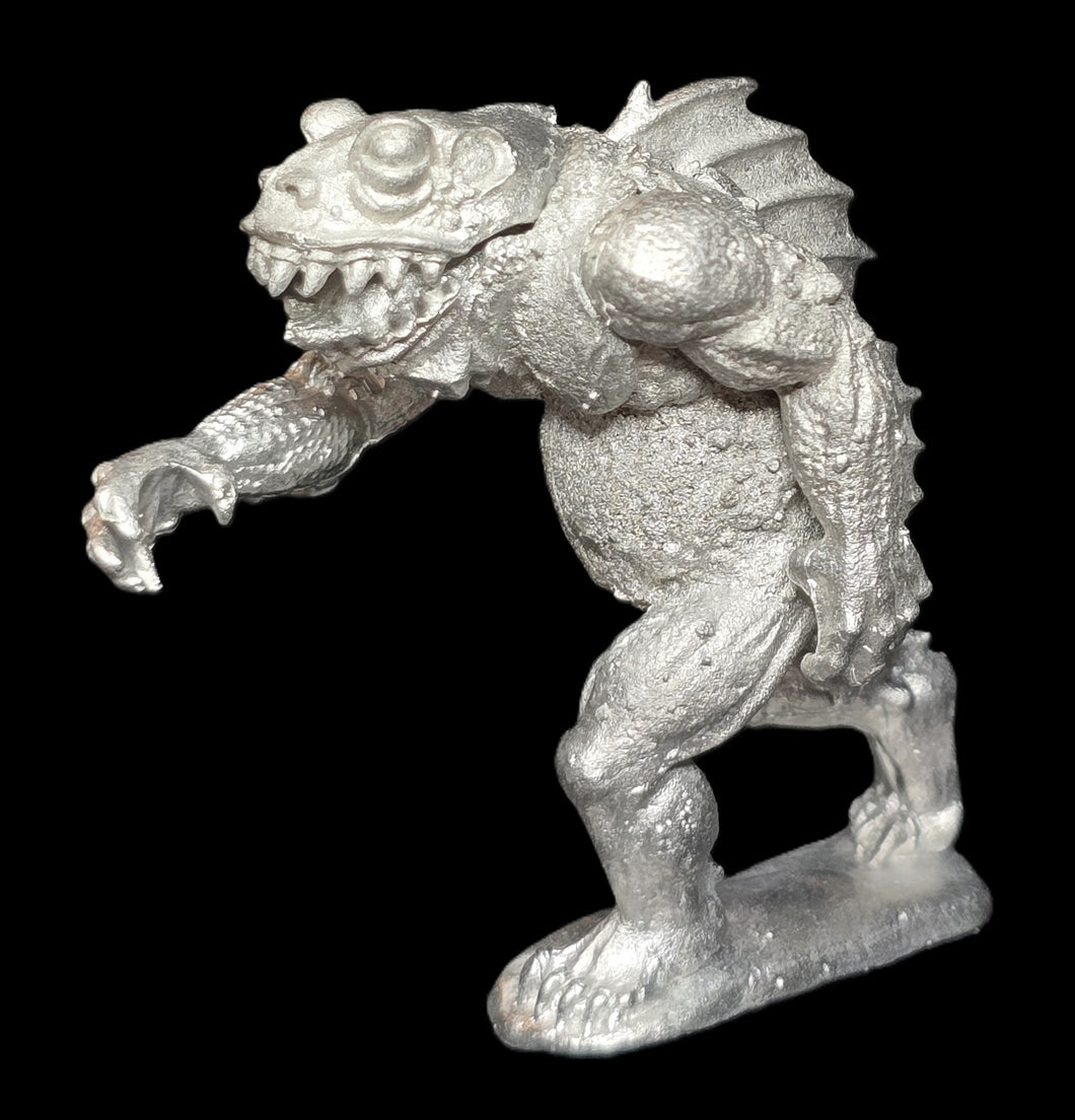 53-0877:  Deep One Titan, Advancing