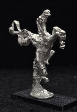 Load image into Gallery viewer, 57-0298:  Vallor on Flying Steed, Holding Plumed War Horn
