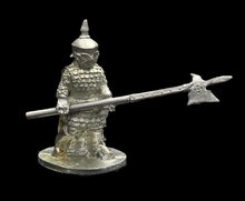 Load image into Gallery viewer, 57-0304:  Guardsman At Ready [Open Hands]

