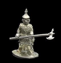 Load image into Gallery viewer, 57-0304:  Guardsman At Ready [Open Hands]
