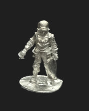 Load image into Gallery viewer, 57-0325:  Foot Knight At Attention

