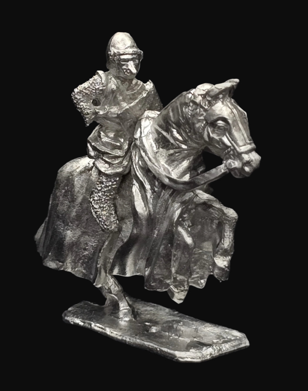 57-0392 / 48-0563:  Knight with Houndstooth Helm on Rearing Horse [rider and mount]