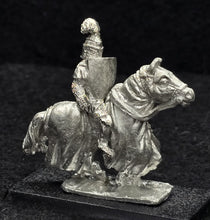 Load image into Gallery viewer, 57-0393 / 48-0562:  Knight w/ Thick Plume on Charging Horse [rider and mount]
