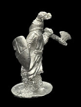 Load image into Gallery viewer, 57-0407:  Armored Hero with Axe, Attacking
