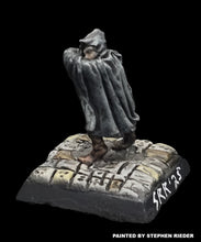 Load image into Gallery viewer, 57-0421:  Assassin with Dagger
