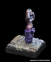 Load image into Gallery viewer, 57-0473:  Sorceress, Transforming, Elder
