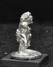 Load image into Gallery viewer, 57-0762:  Ghoul with Short Sword and Severed Head
