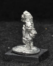 Load image into Gallery viewer, 57-0762:  Ghoul with Short Sword and Severed Head
