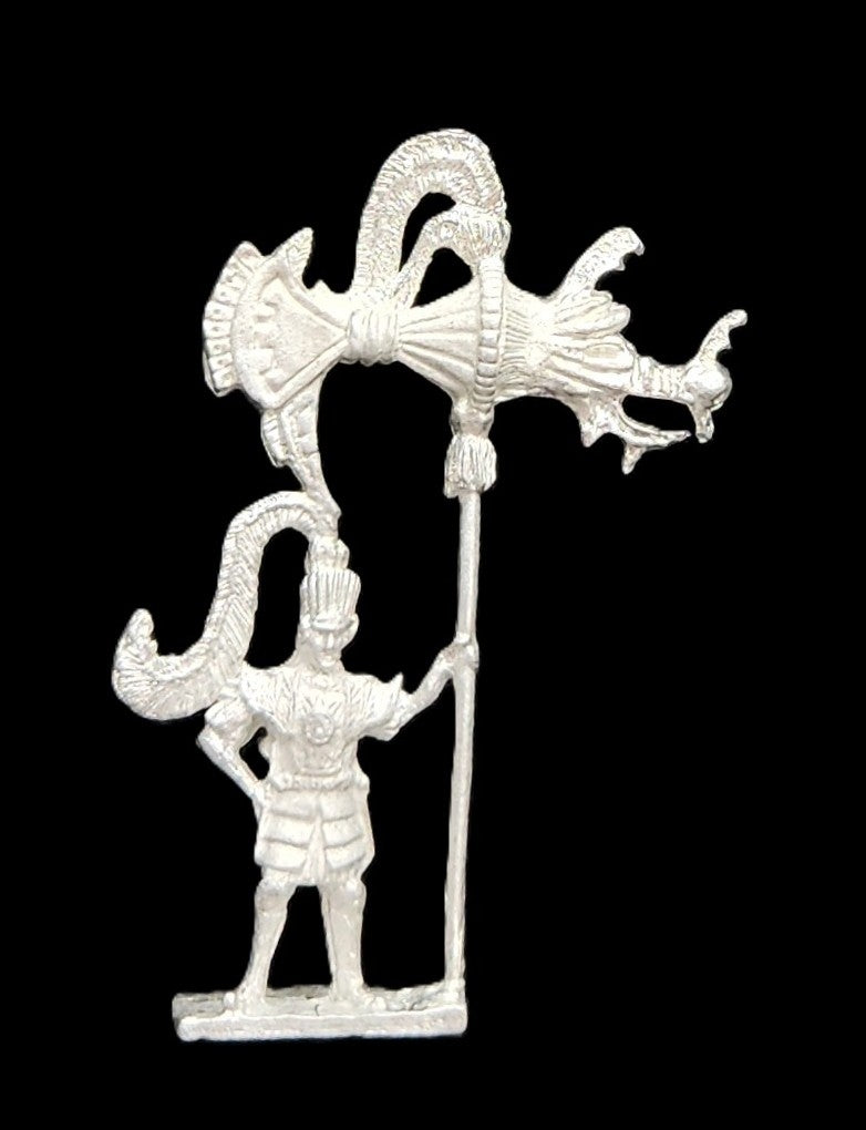 57-7075:  Lemurian Standard Bearer in Reserve
