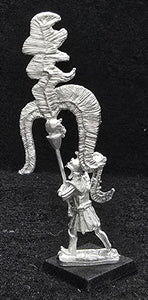 57-7076:  Lemurian Standard Bearer Advancing