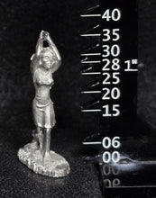 Load image into Gallery viewer, 59-1309:  Young Woman, Attacking with Dagger
