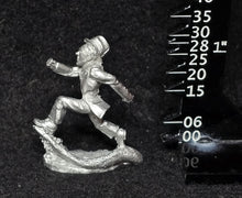 Load image into Gallery viewer, 59-1318:  Journalist, Fleeing
