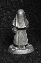 Load image into Gallery viewer, 59-1322:  Nun, Hands Folded
