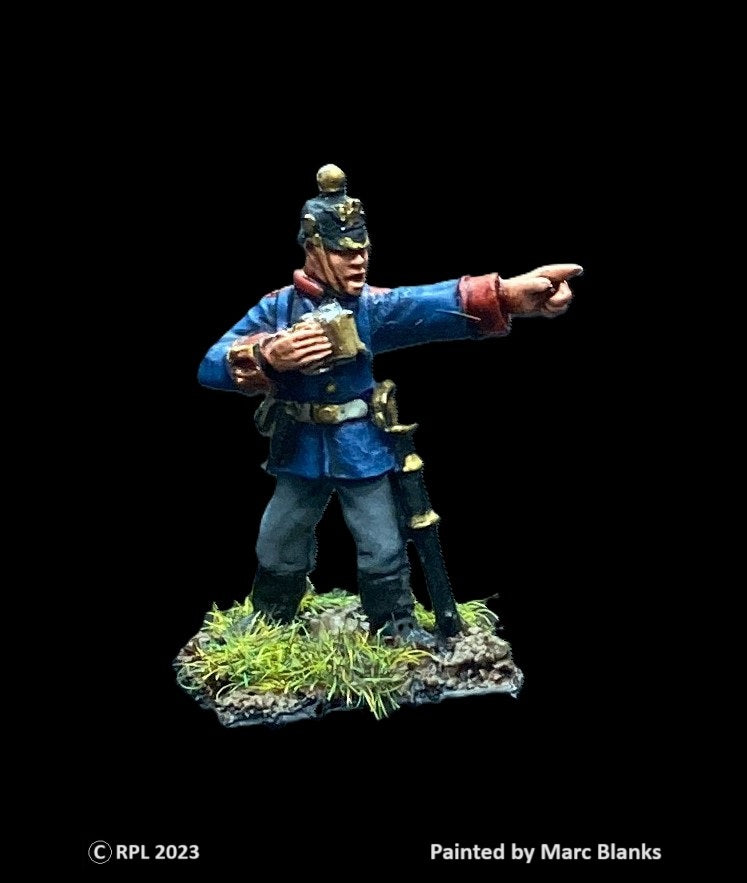 59-4084:  Victorian Prussian Officer with Binoculars