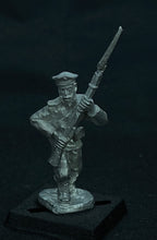Load image into Gallery viewer, 59-6004:  Victorian Russian Rifleman Advancing, Bayonette Raised
