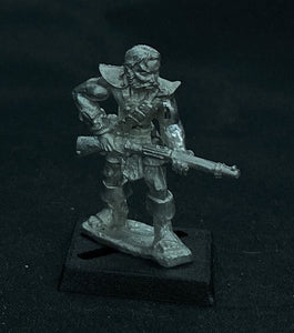 59-9009:  Earthman Renegade with Rifle, No Helmet