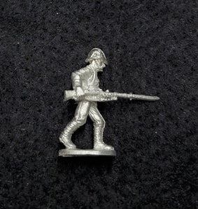 52-8013:  British Officer with Rifle, Advancing